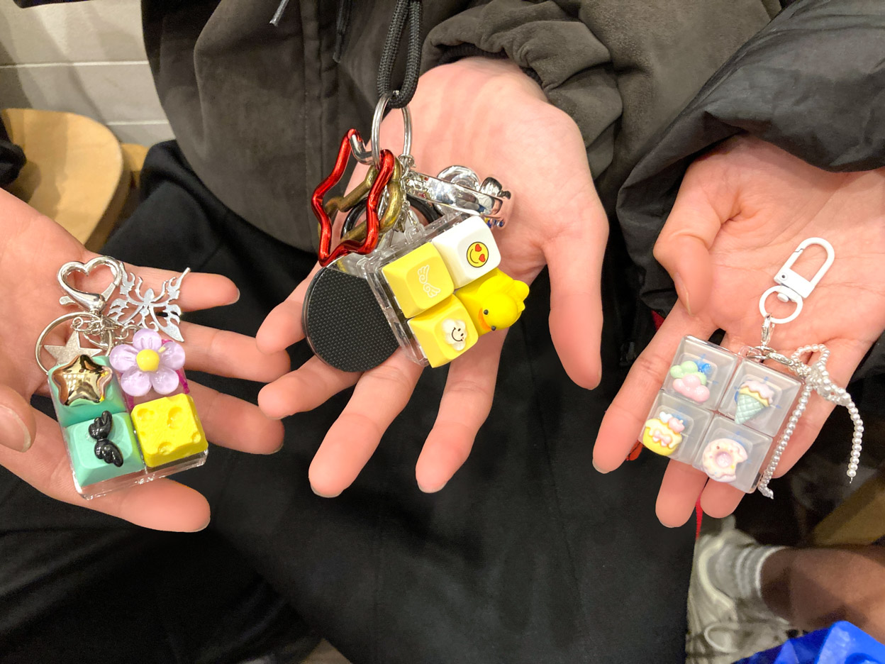新大久保で作れる!!“光るキーボードキーホルダー”って知ってる？【プチ
