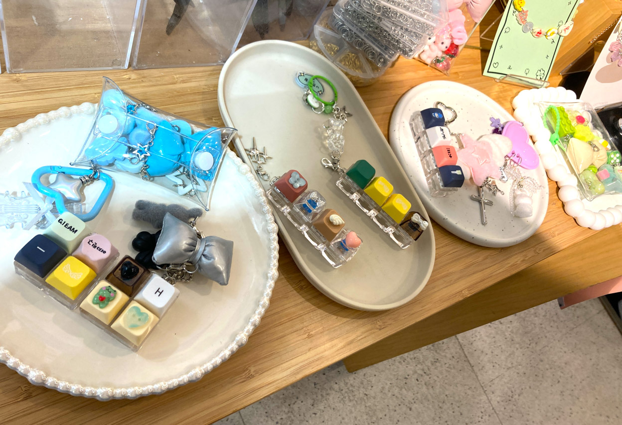 新大久保で作れる!!“光るキーボードキーホルダー”って知ってる？【プチ