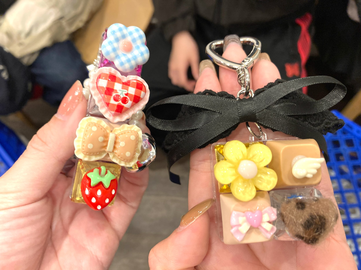 新大久保で作れる!!“光るキーボードキーホルダー”って知ってる？【プチ