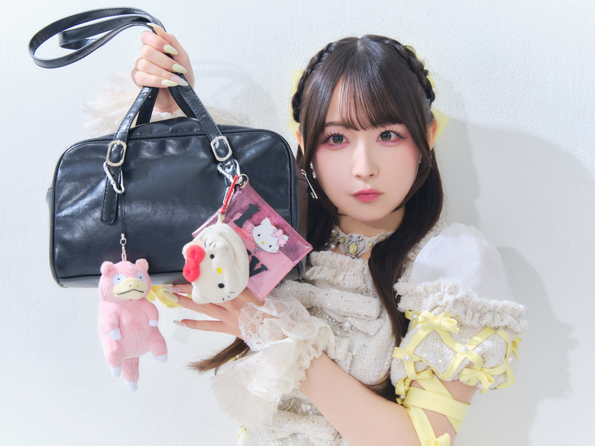 バッグの中身連載♡第18回は特別版】きゅるりんってしてみて・島村 嬉